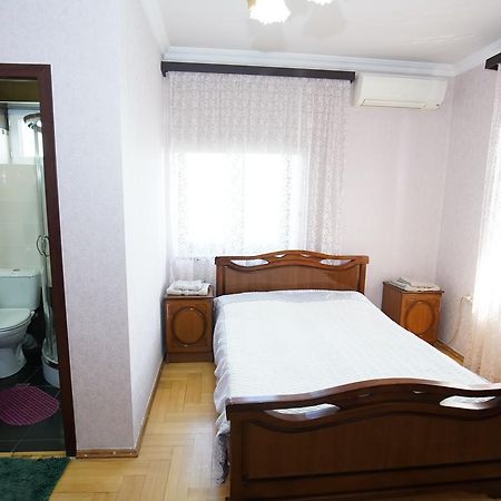 Nice House In The Heart Of The City 예레반 외부 사진