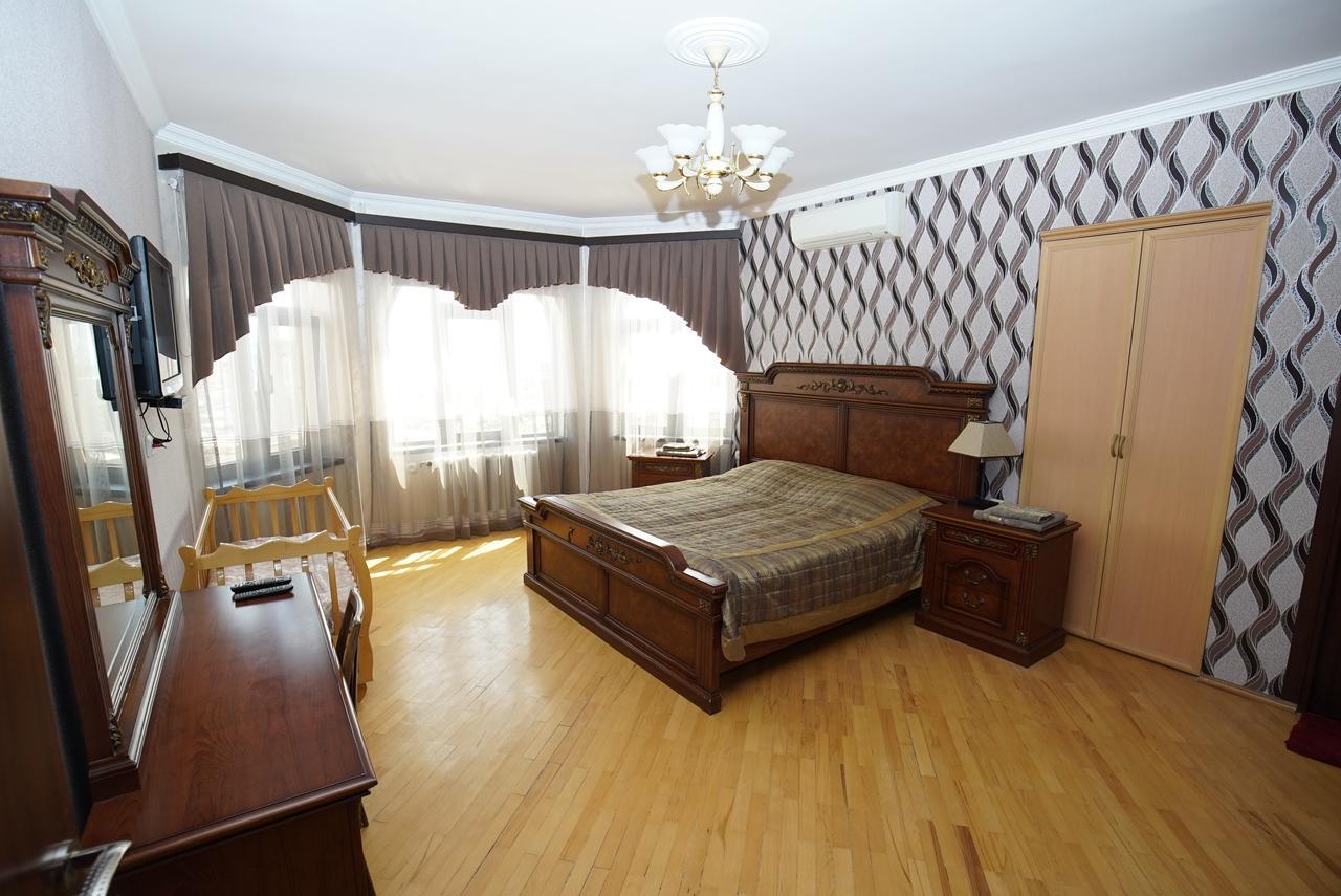 Nice House In The Heart Of The City 예레반 외부 사진