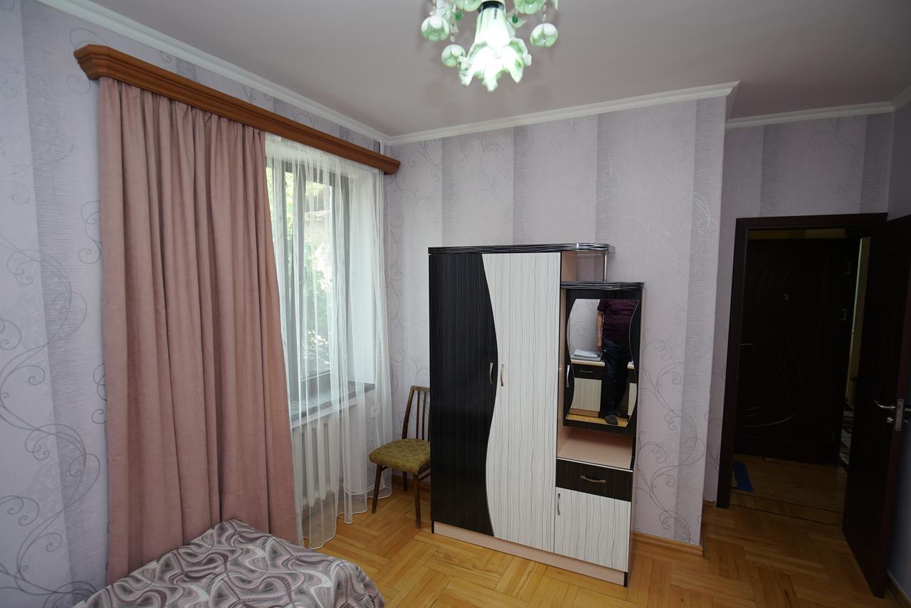 Nice House In The Heart Of The City 예레반 외부 사진