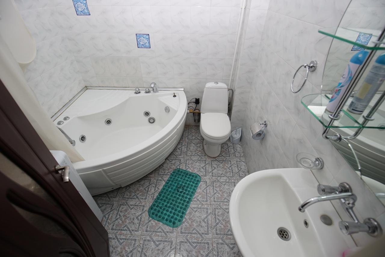 Nice House In The Heart Of The City 예레반 외부 사진