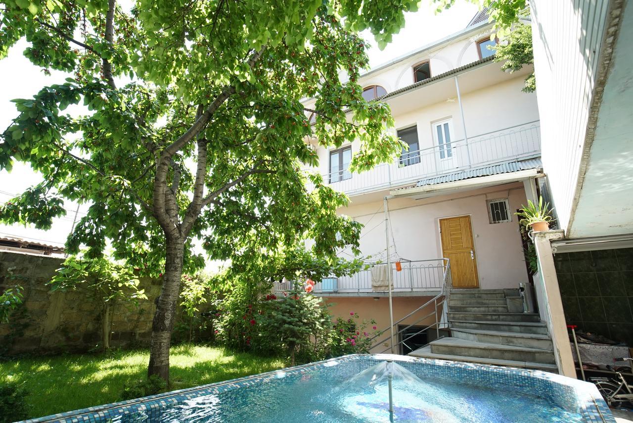 Nice House In The Heart Of The City 예레반 외부 사진