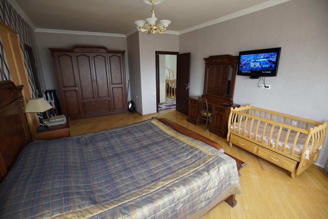Nice House In The Heart Of The City 예레반 외부 사진