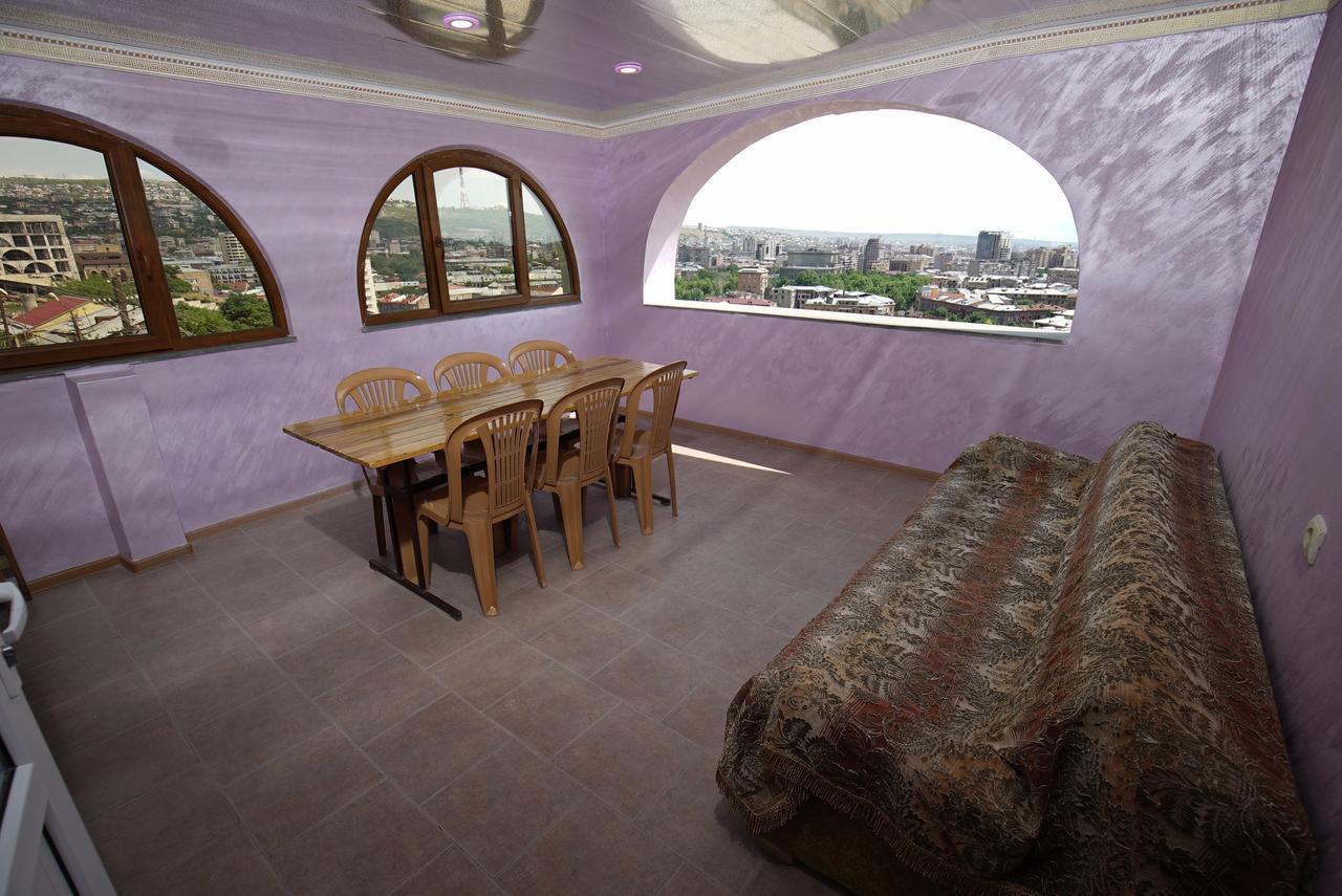 Nice House In The Heart Of The City 예레반 외부 사진