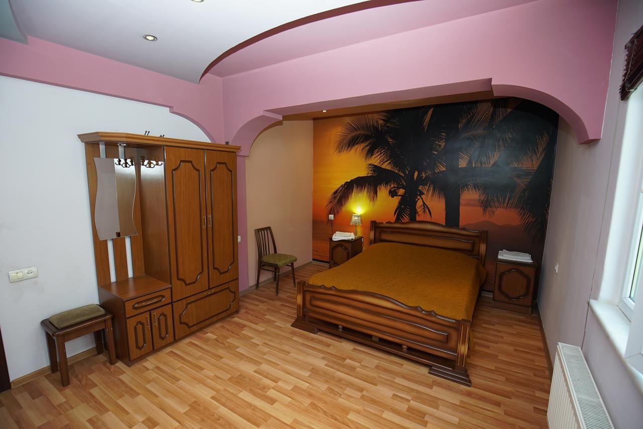 Nice House In The Heart Of The City 예레반 외부 사진
