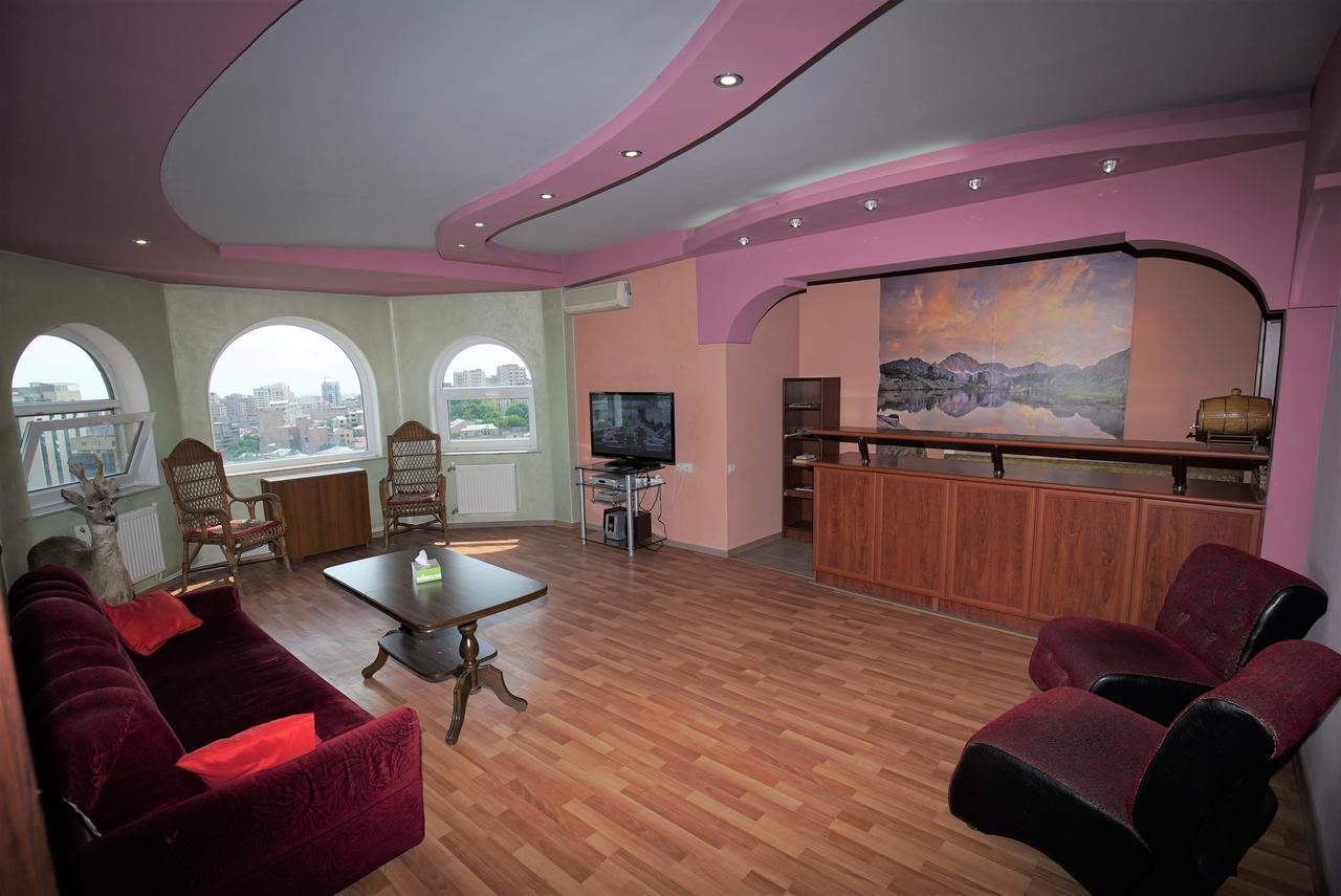 Nice House In The Heart Of The City 예레반 외부 사진