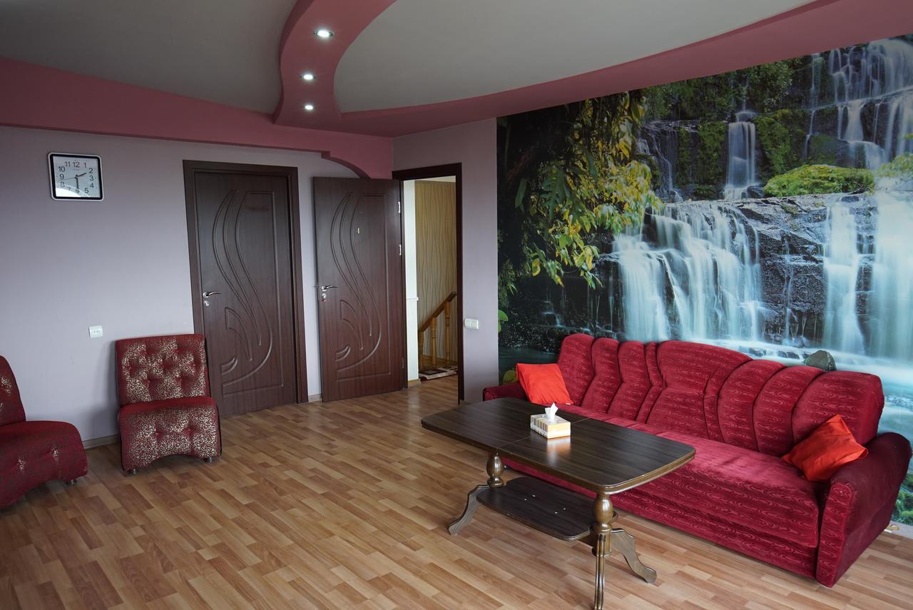 Nice House In The Heart Of The City 예레반 외부 사진